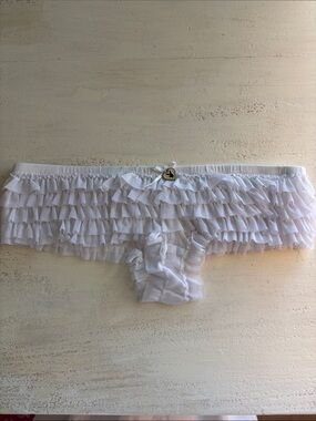 PLAYBOY White Ruffled Lace-boy short